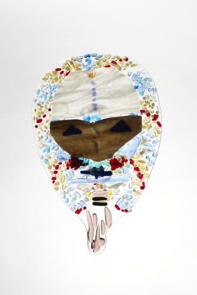 En maske lavet med ædelsten