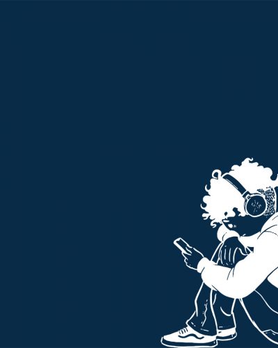 Tegning af en dreng med headset på, der sidder op af en kæmpe telefon og kigger på sin telefon.